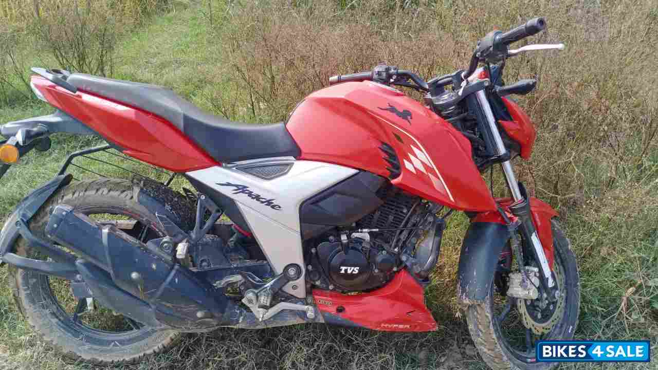Red TVS Apache RTR 160 4V BS6