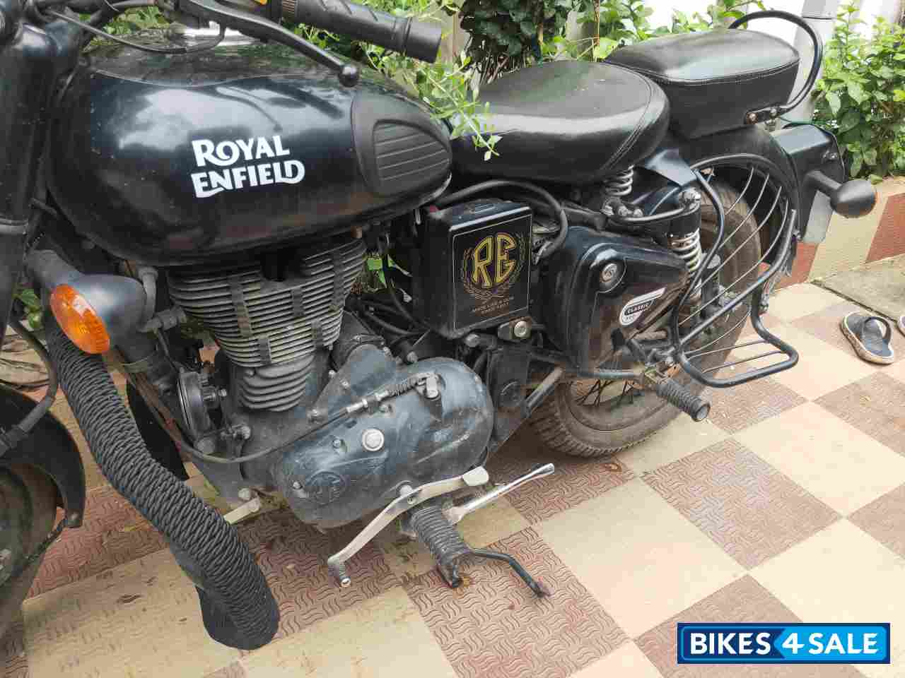 Royal Enfield Classic Stealth Black