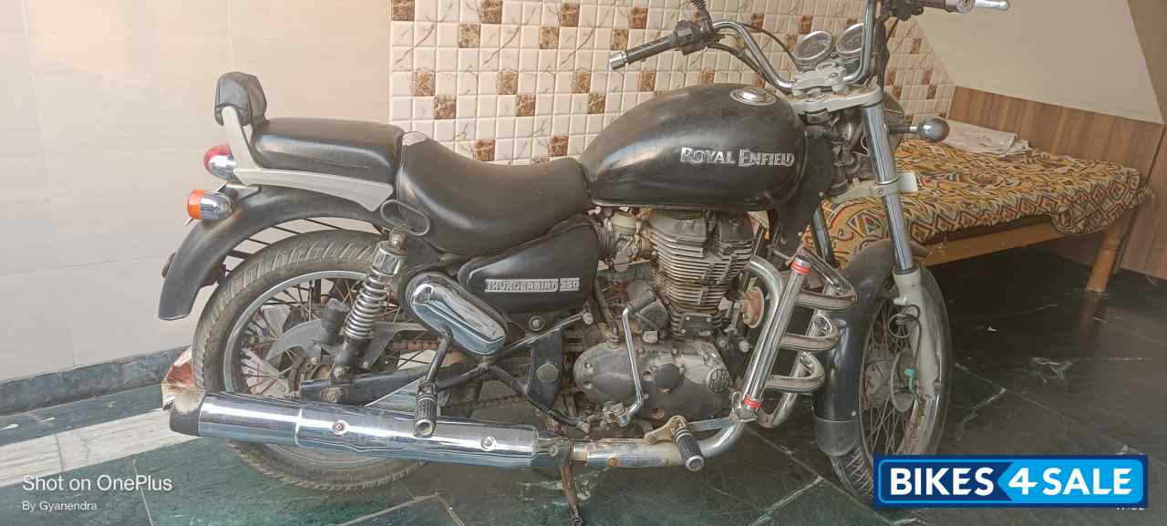 Black Royal Enfield Bullet 350