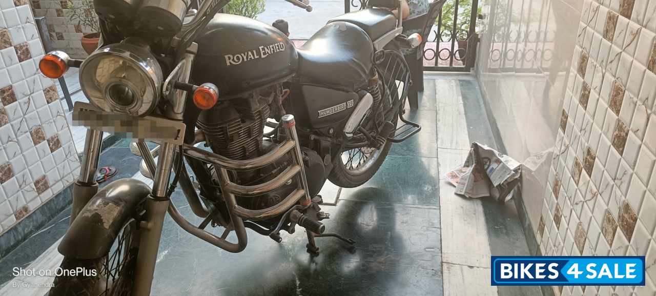 Black Royal Enfield Bullet 350