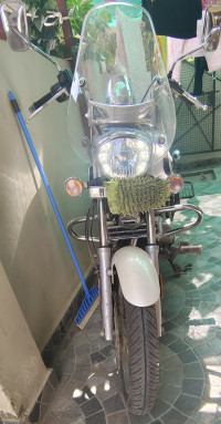 Moon White Bajaj Avenger Cruise 220 BS6
