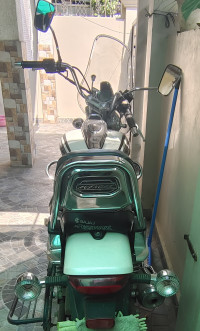 Moon White Bajaj Avenger Cruise 220 BS6