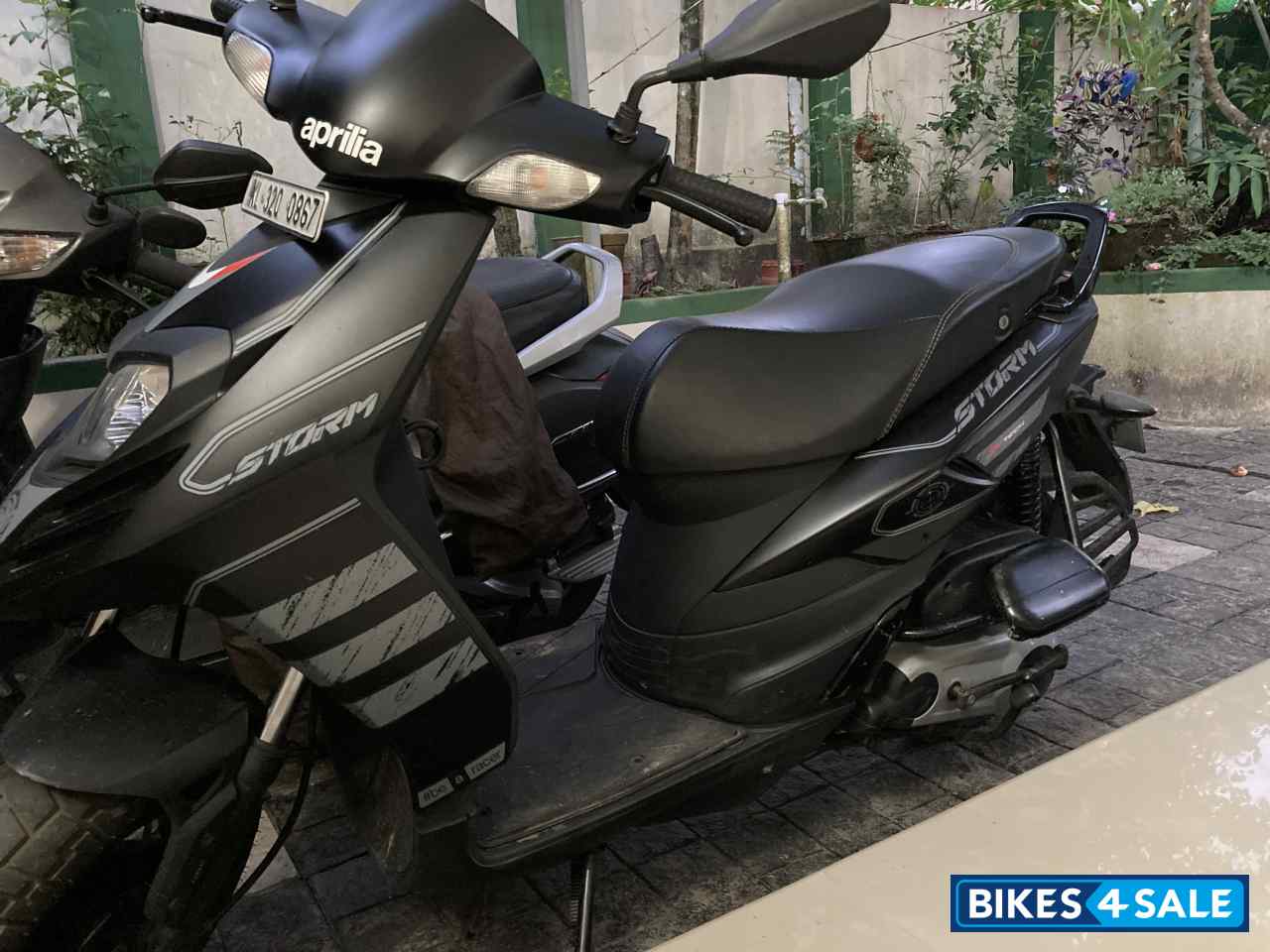 Matte Black Aprilia Storm 125