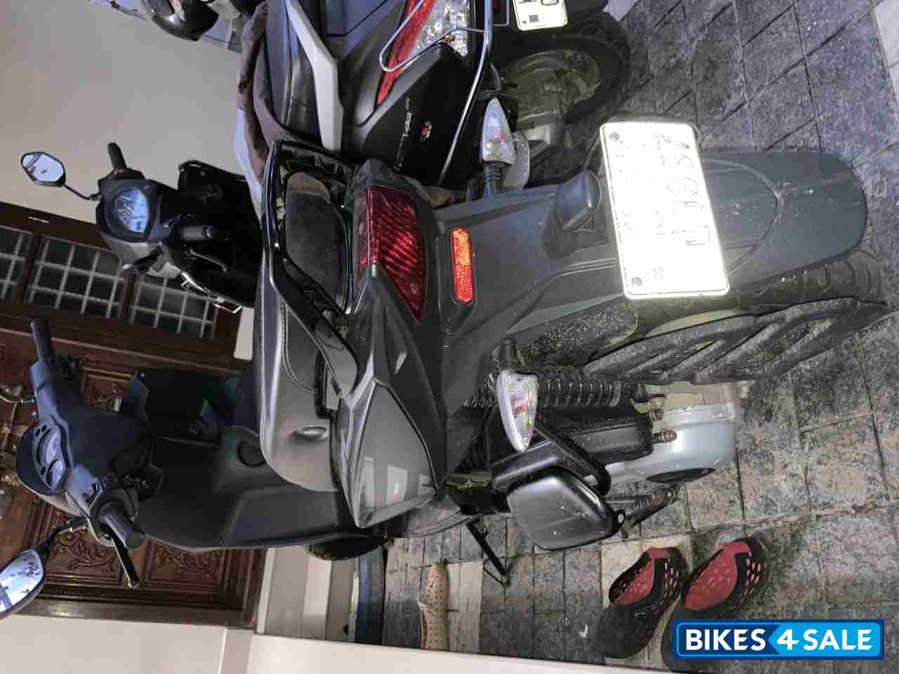 Matte Black Aprilia Storm 125