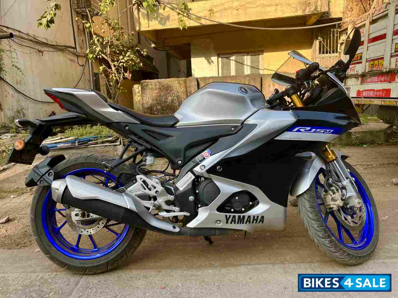 Silver Grey Yamaha R15M
