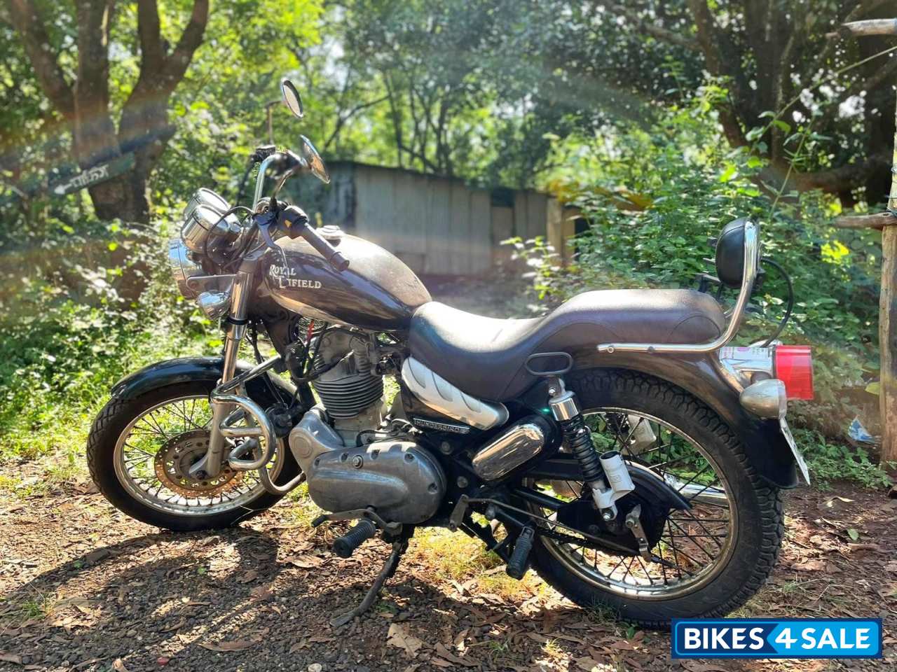 Black Royal Enfield Thunderbird 350