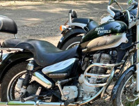 Black Royal Enfield Thunderbird 350