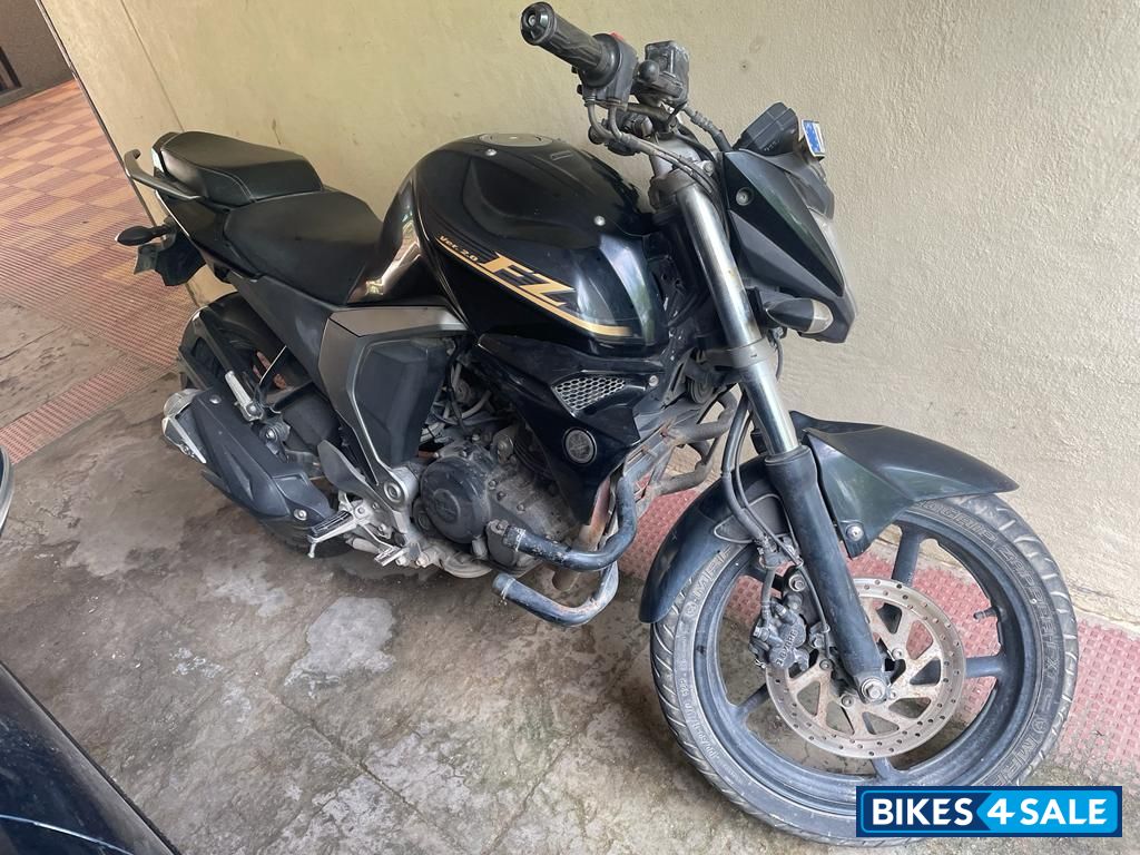 Black Yamaha FZ