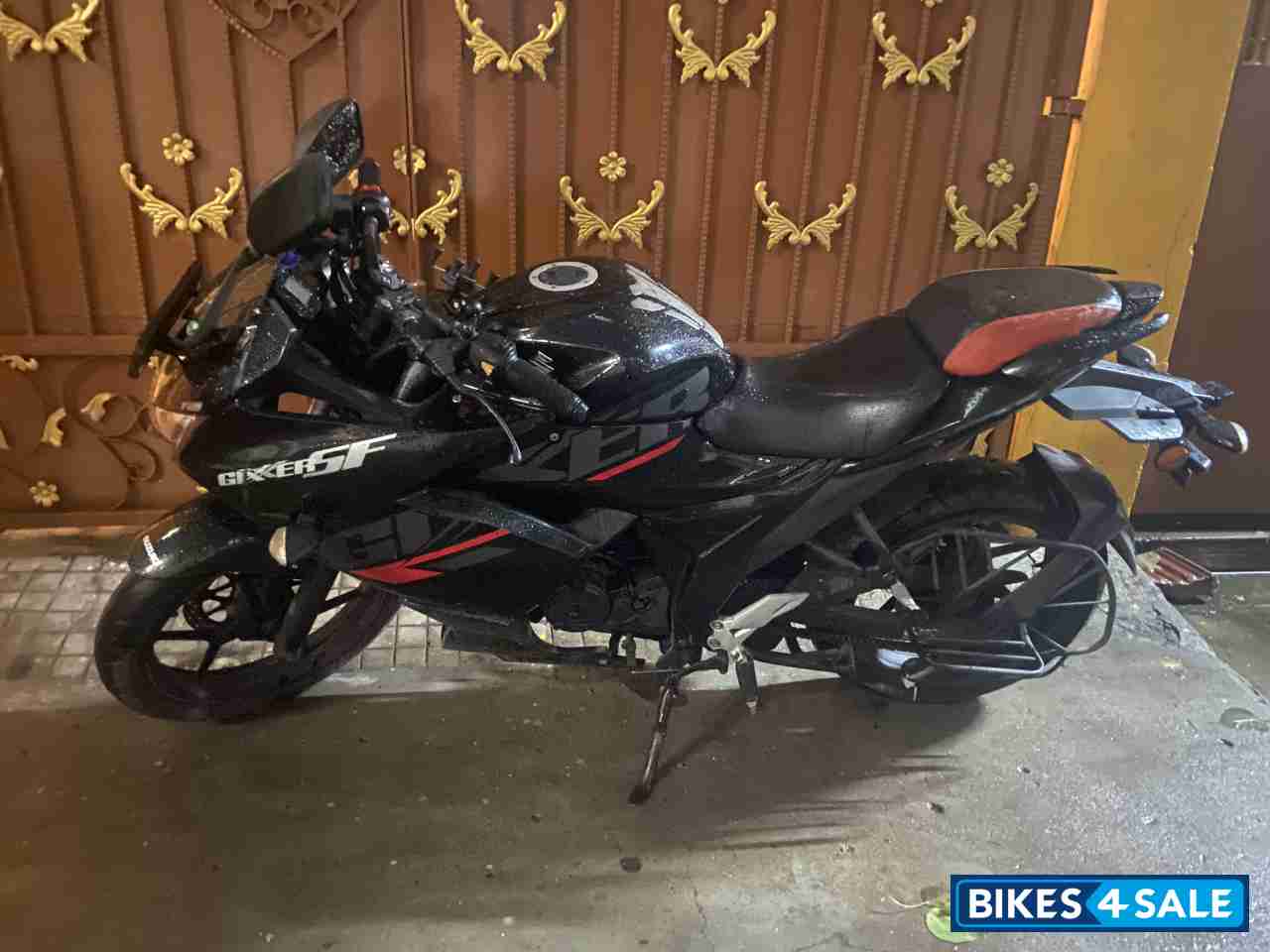 Black Suzuki Gixxer SF BS6