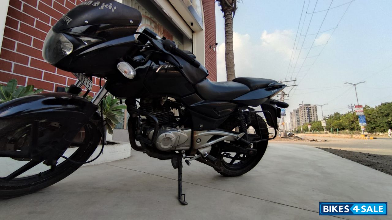Black Bajaj Pulsar 180 DTSi