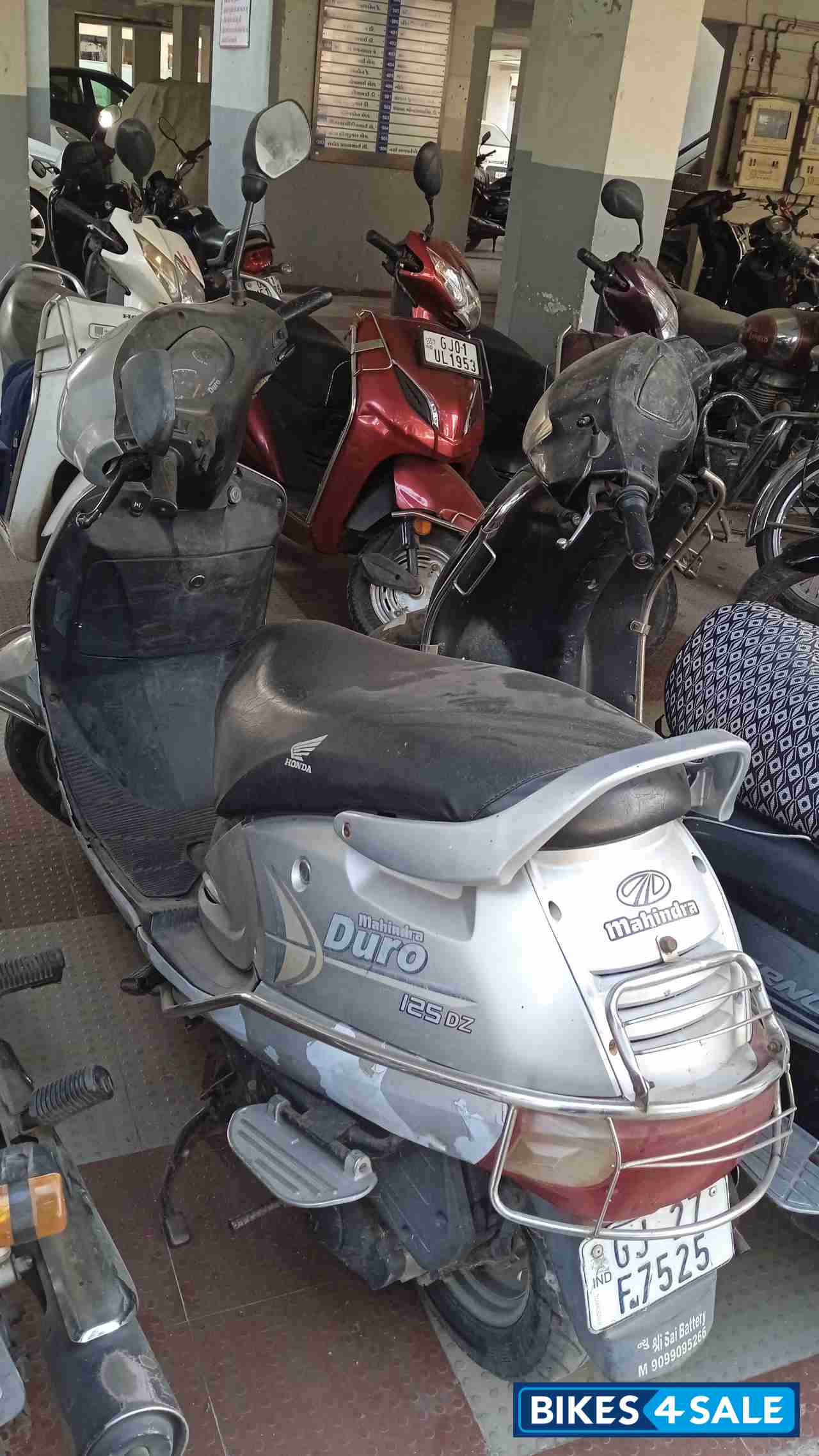 Silver Mahindra Duro