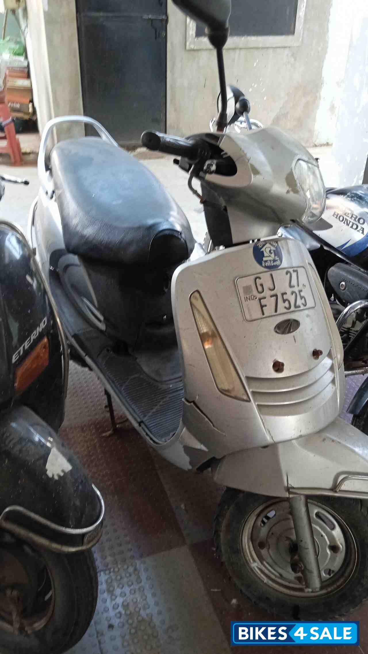 Silver Mahindra Duro