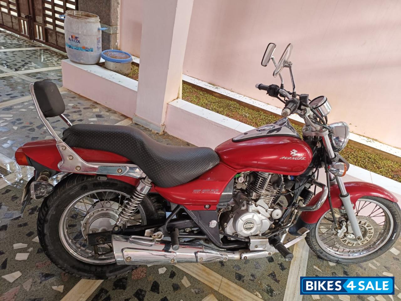 Bajaj Avenger 220 DTS-i