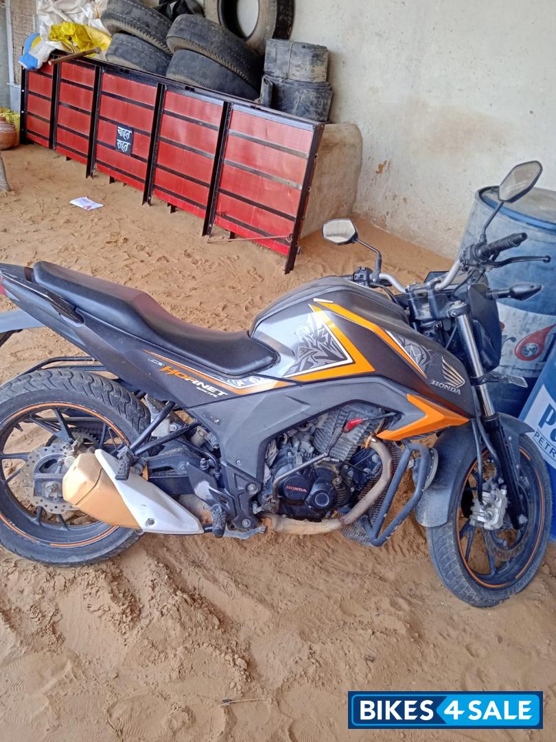 Grey Honda CB Hornet 160R