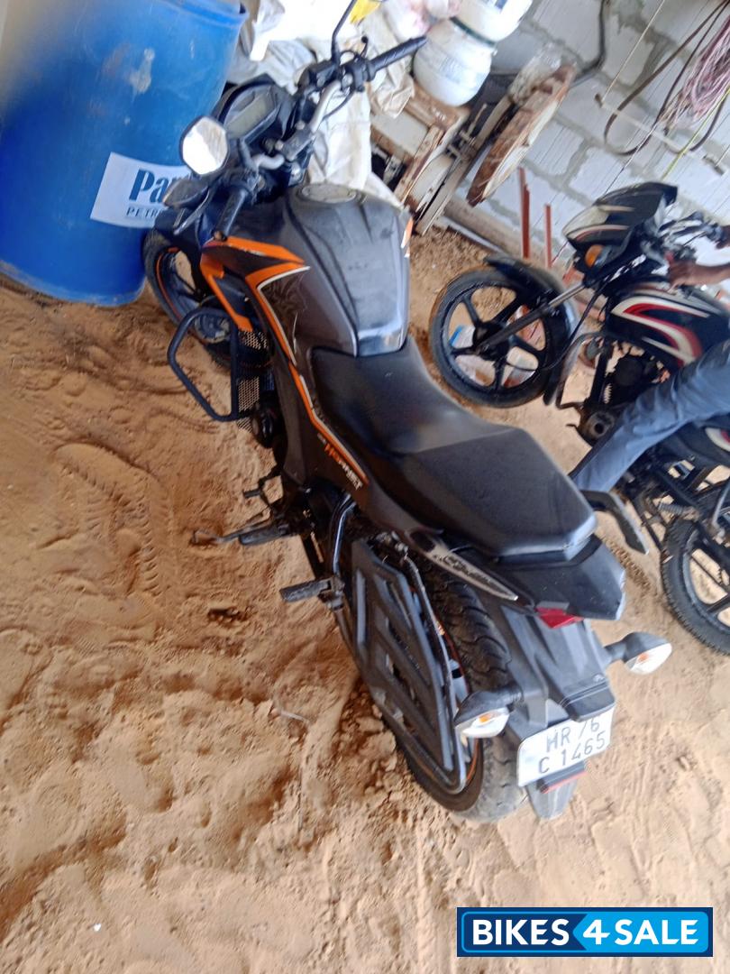 Grey Honda CB Hornet 160R