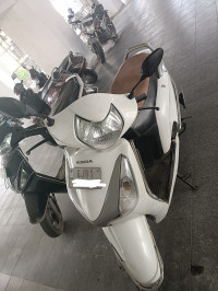 White Honda Aviator