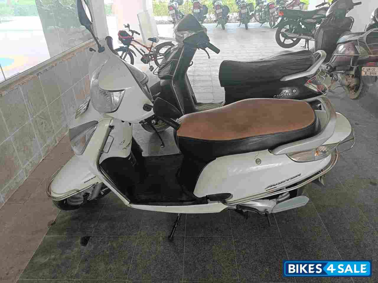 White Honda Aviator White Honda Aviator
