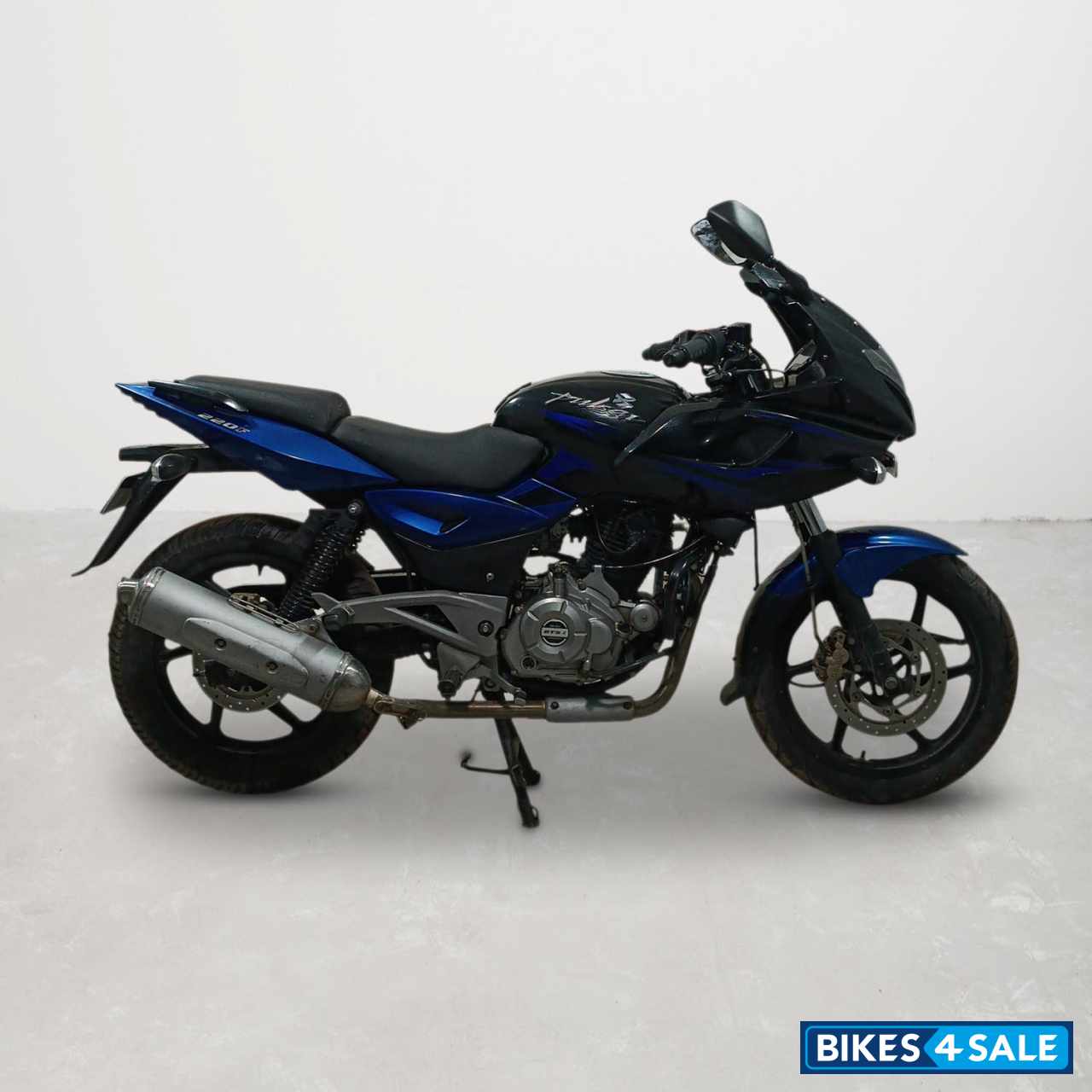 Bajaj Pulsar 220F