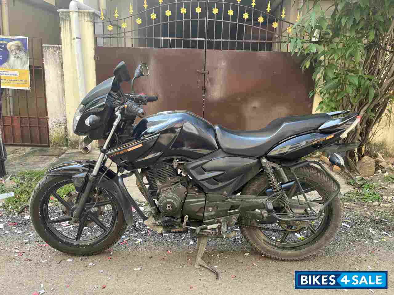 Black TVS Apache RTR 160