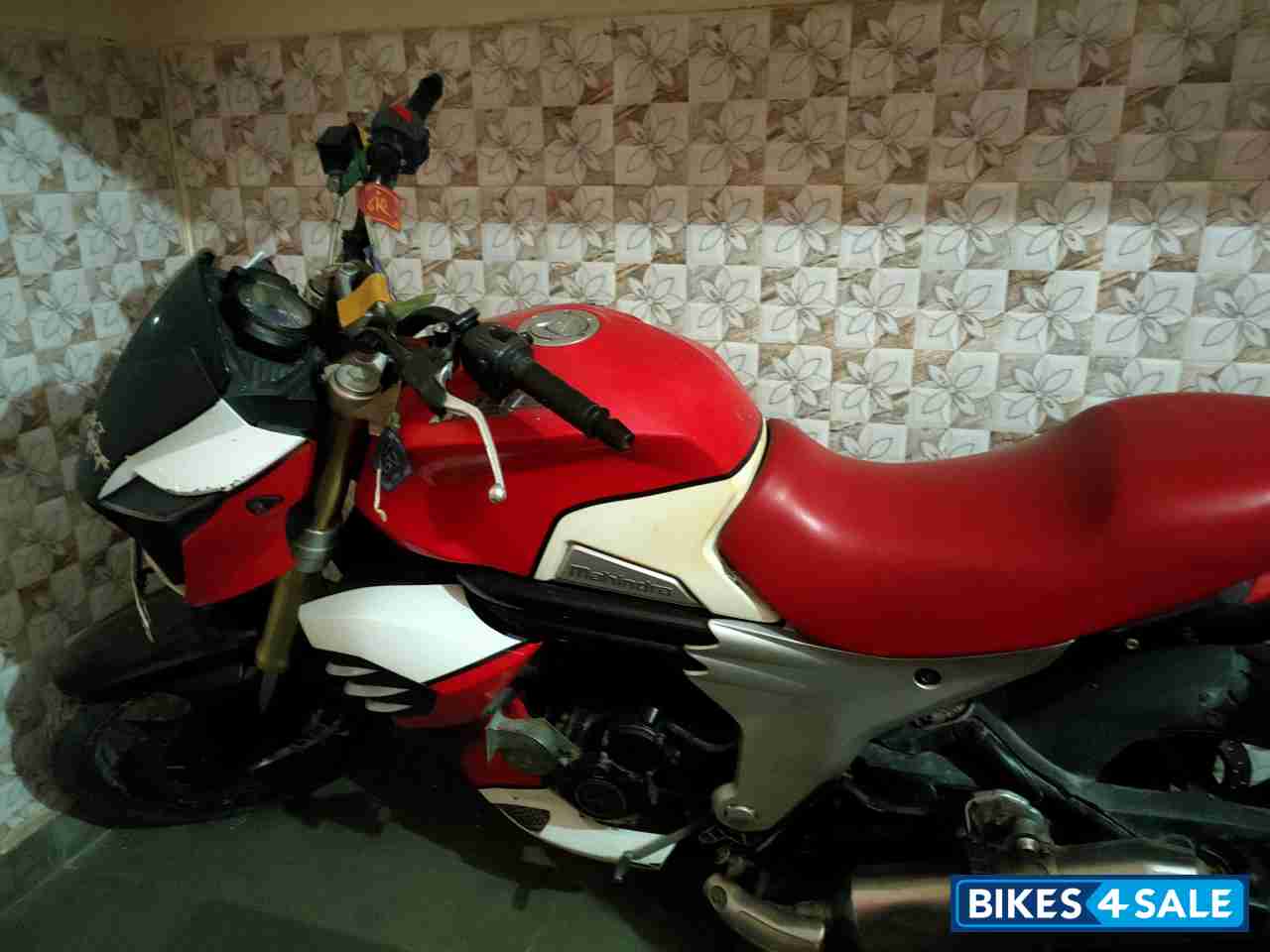 Mahindra Mojo UT 300