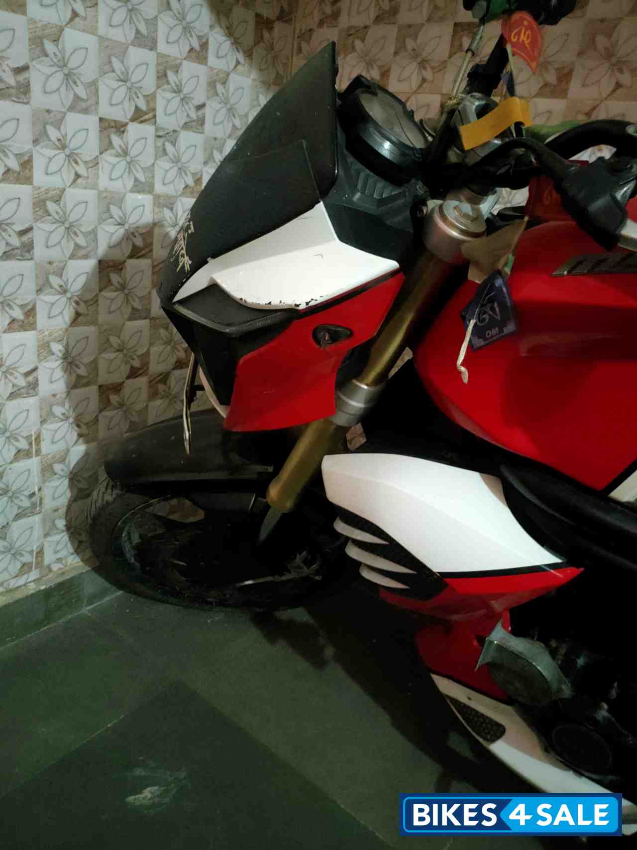 Mahindra Mojo UT 300