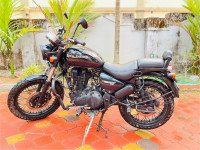 Black Royal Enfield Thunderbird 500