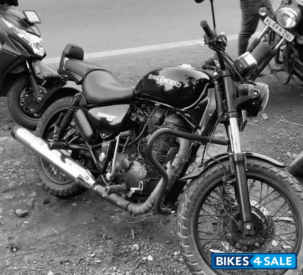 Black Royal Enfield Thunderbird 500