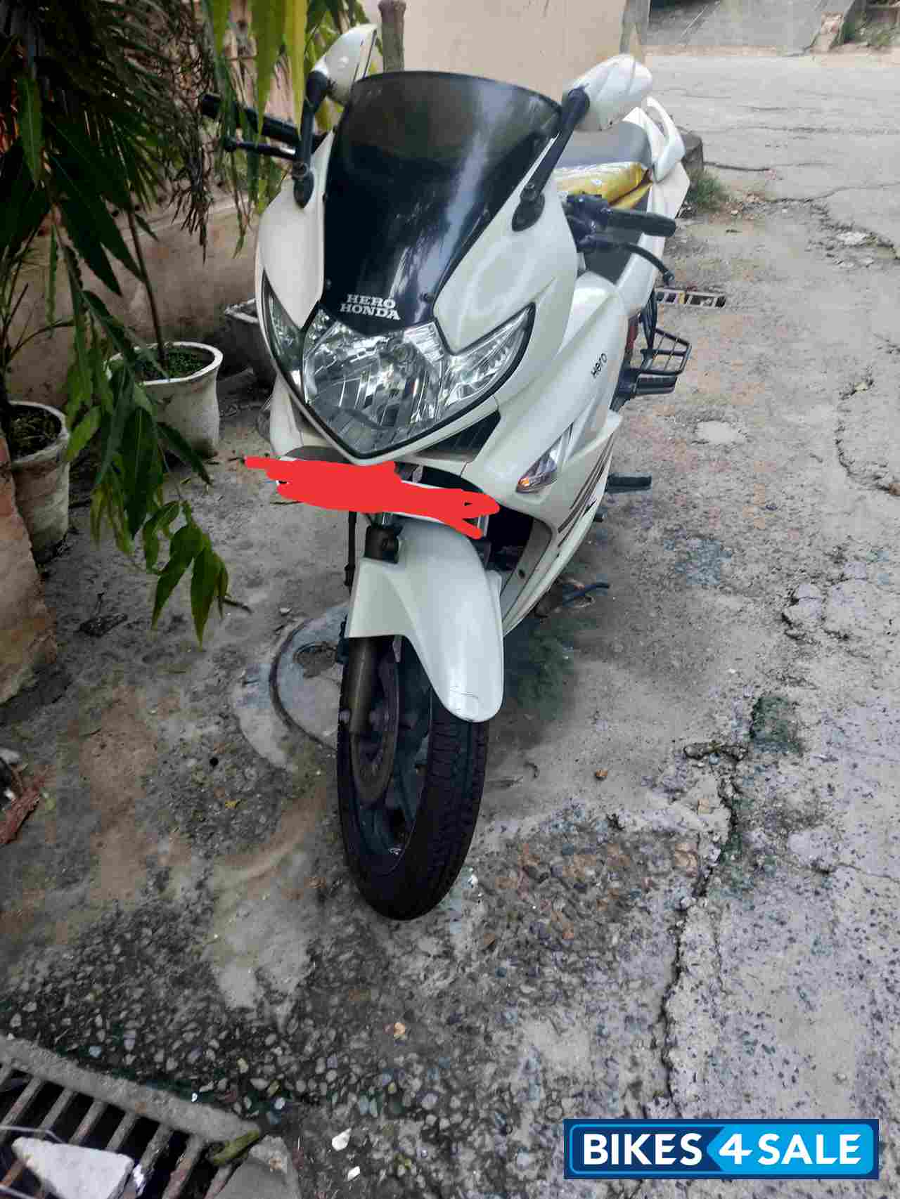 White Hero Karizma ZMR