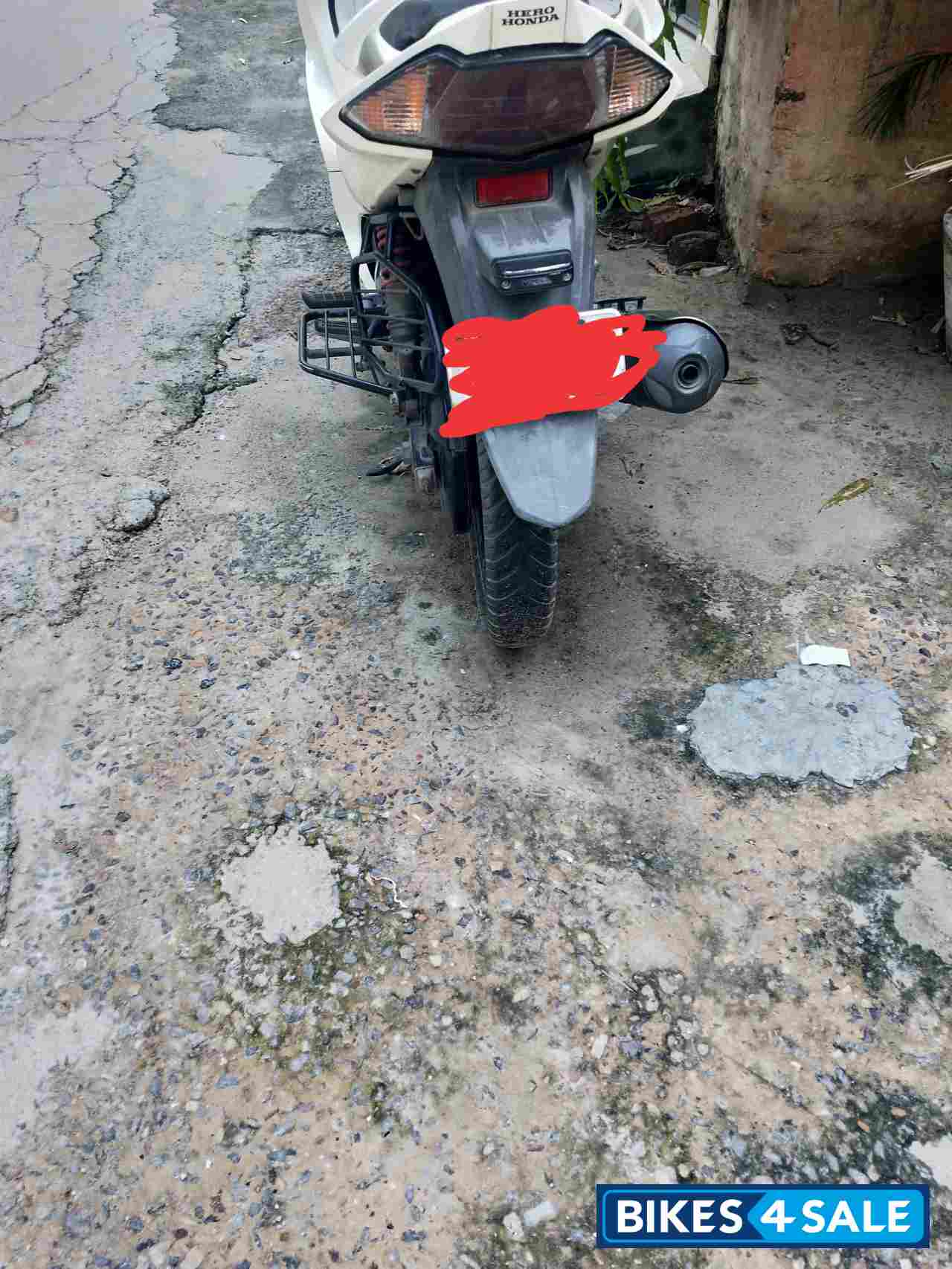 White Hero Karizma ZMR