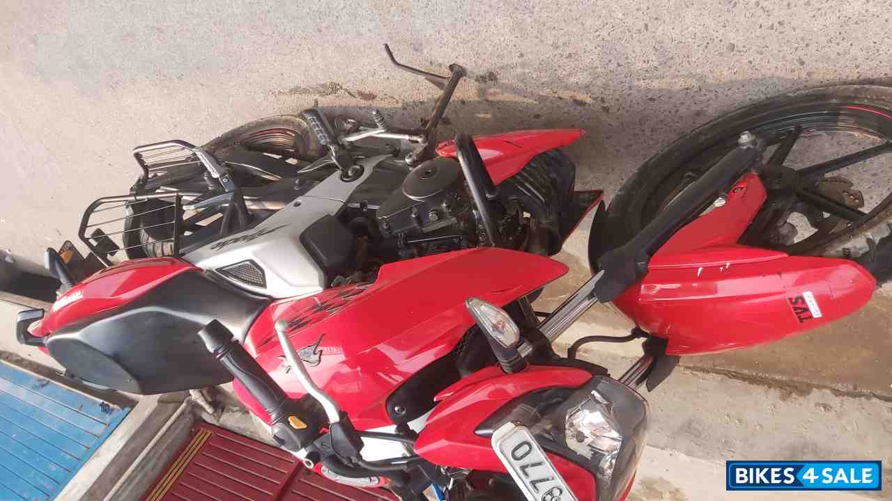 Red TVS Apache RTR 160 4V