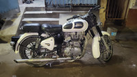 White Royal Enfield Classic 350