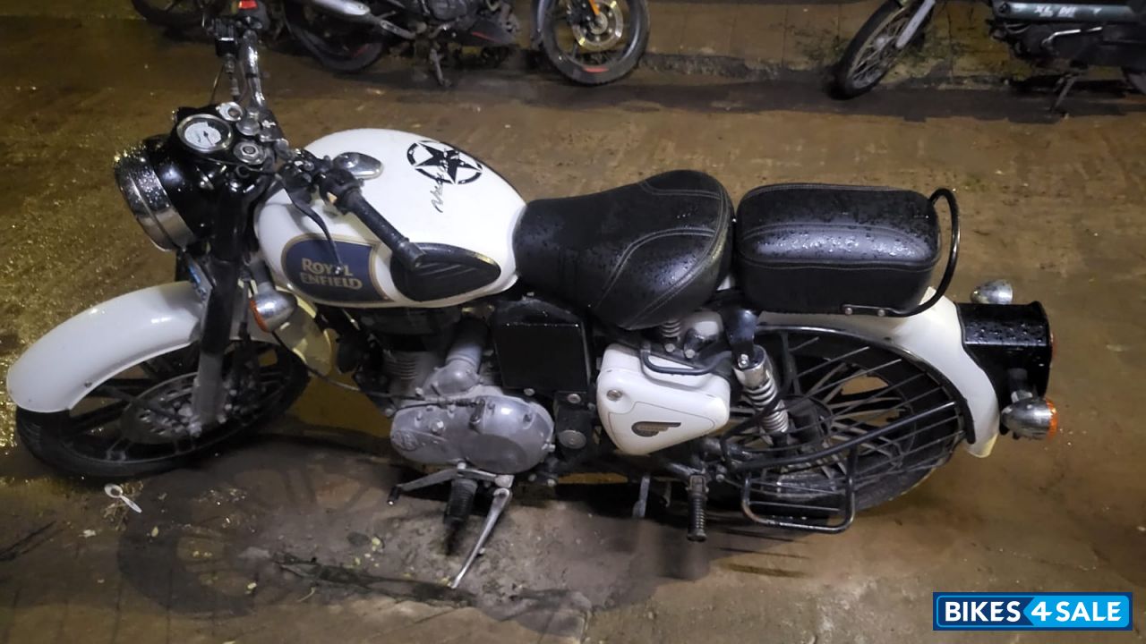White Royal Enfield Classic 350