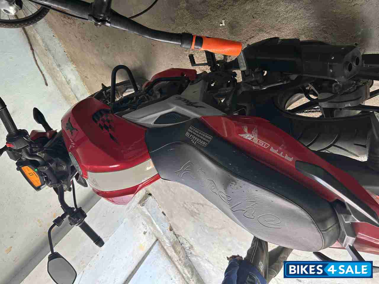 Red TVS Apache RTR 160 4V