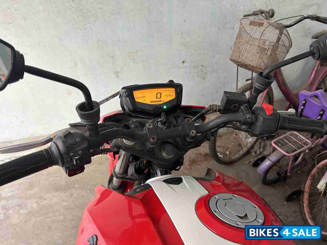 Red TVS Apache RTR 160 4V
