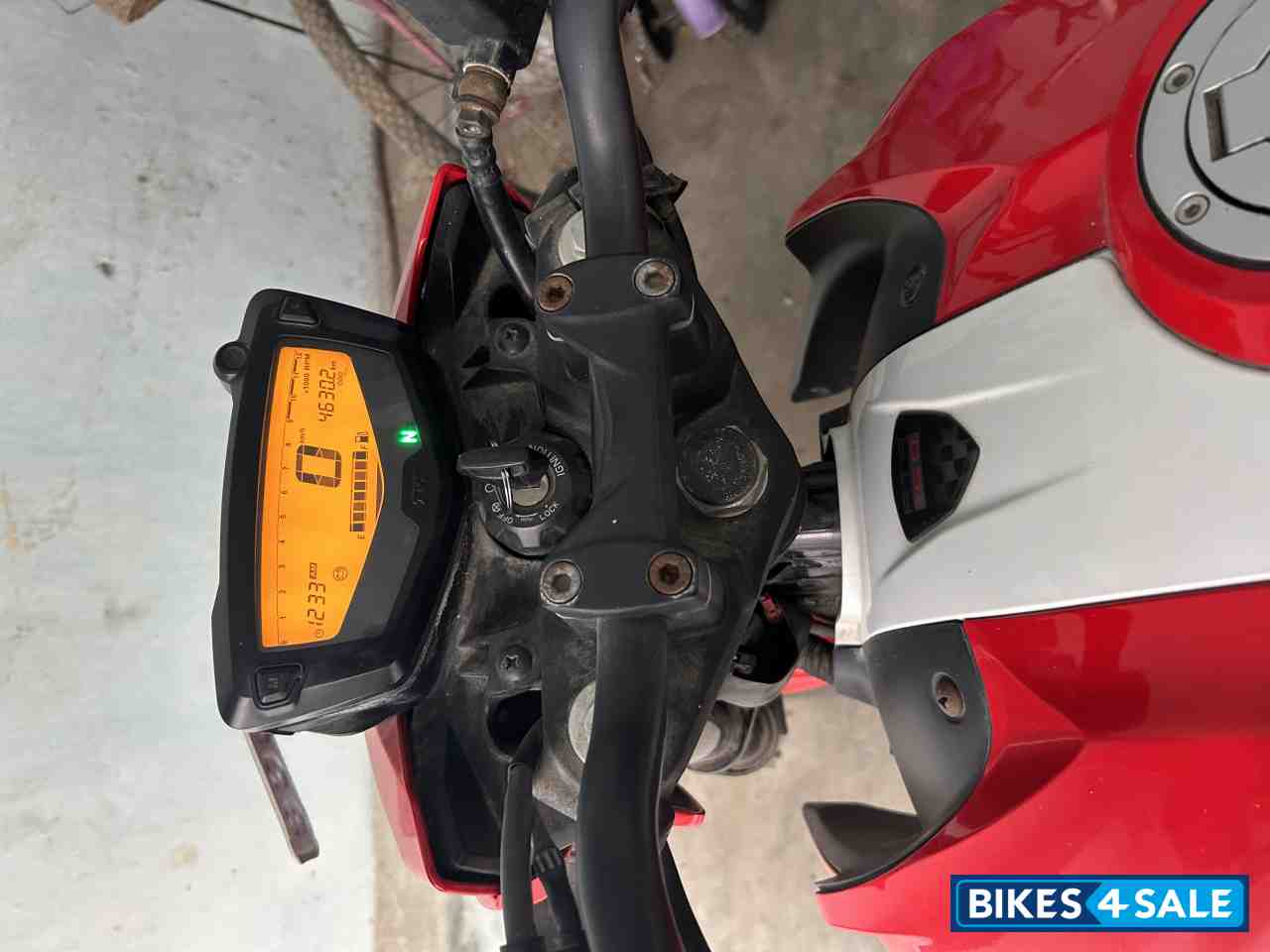 Red TVS Apache RTR 160 4V