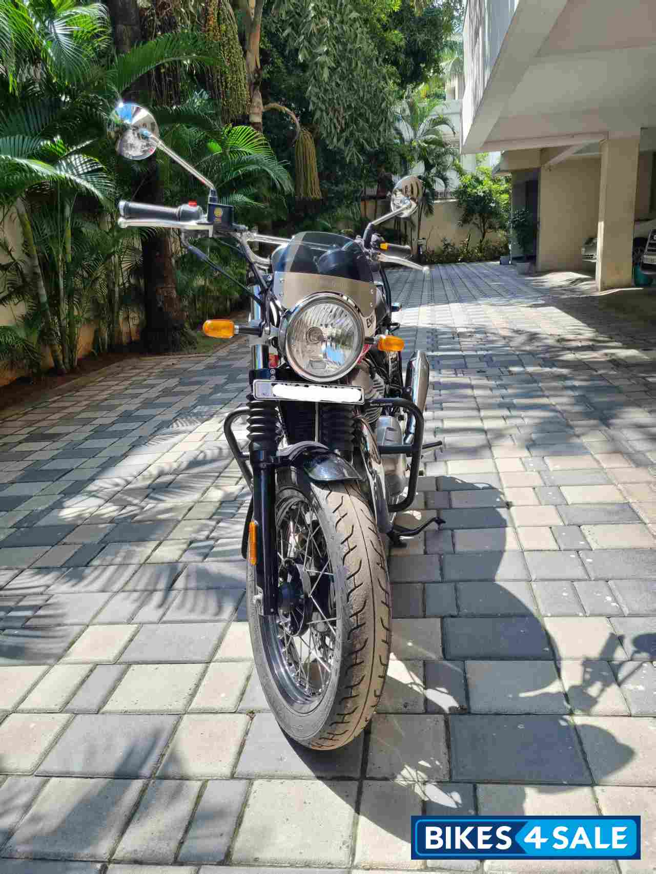 Baker Express (white & Red) Royal Enfield Interceptor 650 Twin