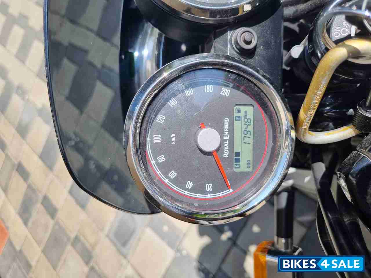 Baker Express (white & Red) Royal Enfield Interceptor 650 Twin Baker Express (white & Red) Royal Enfield Interceptor 650 Twin