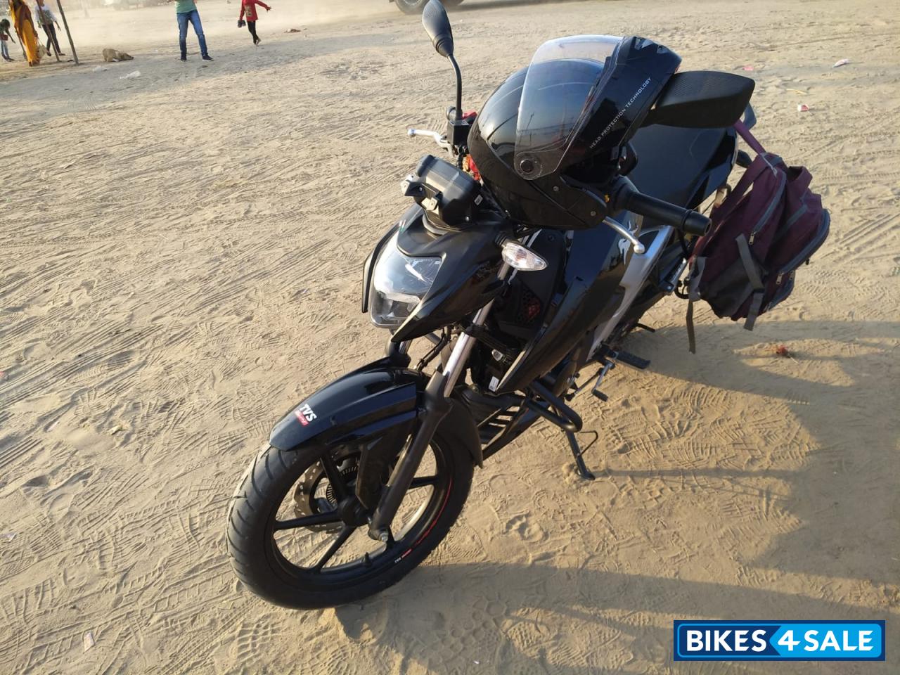 Black TVS Apache RTR 160 4V BS6