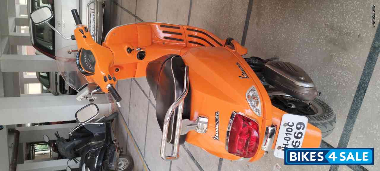 Orange Vespa SXL 150 FL 20