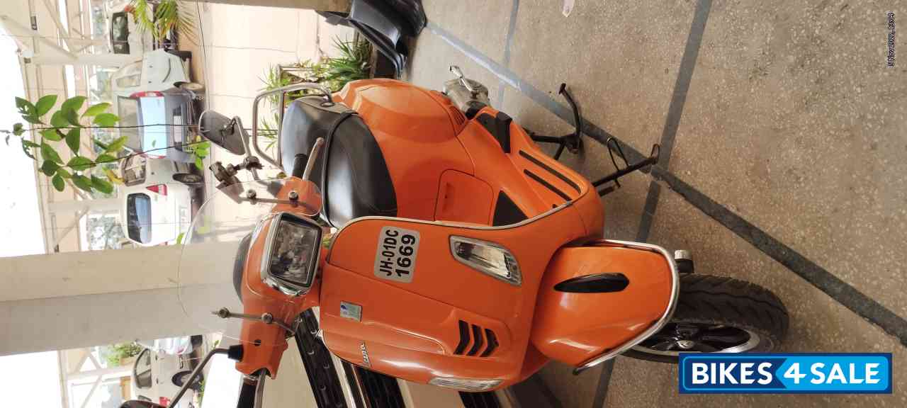 Orange Vespa SXL 150 FL 20