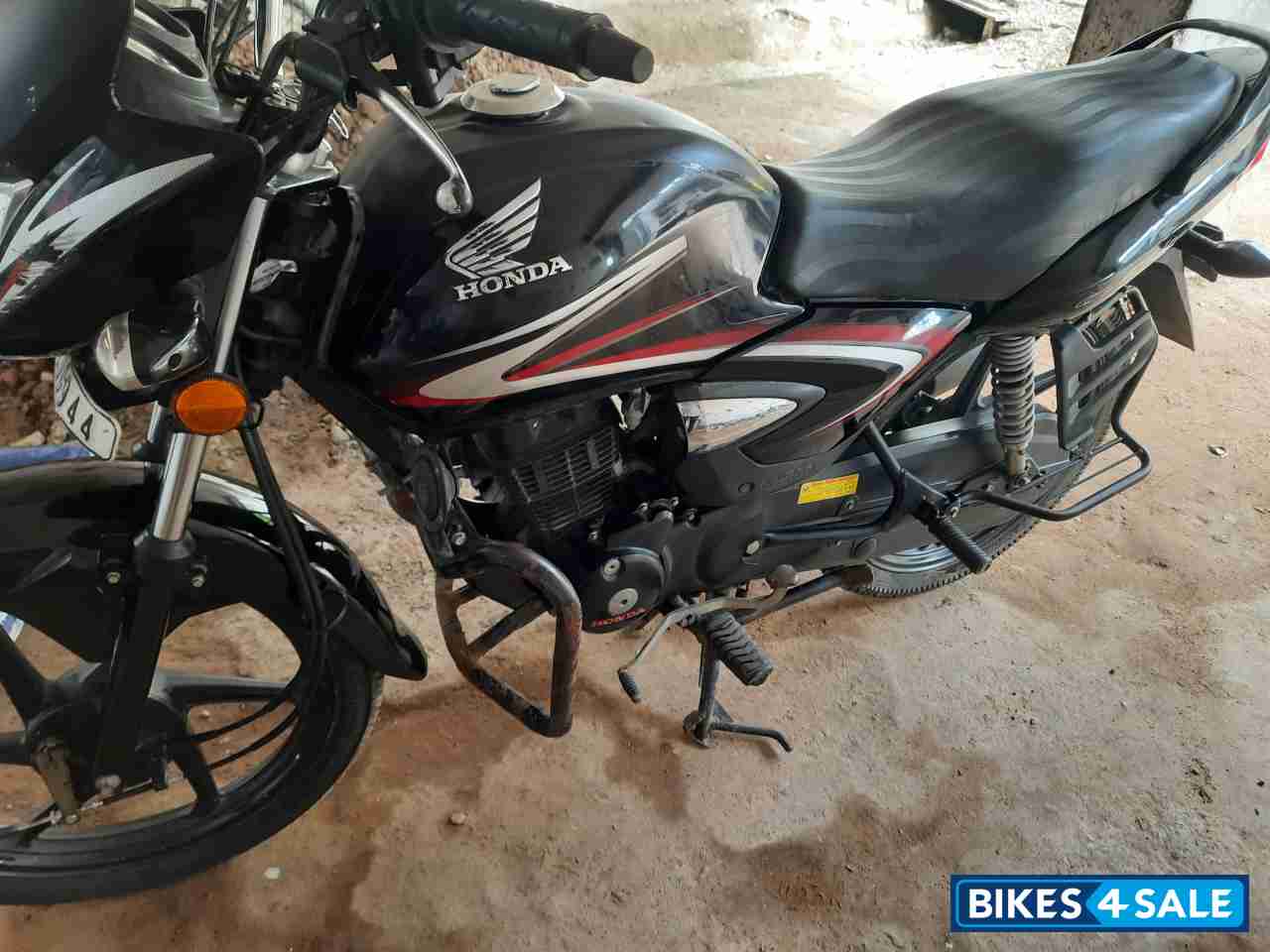 Black Honda CB Shine