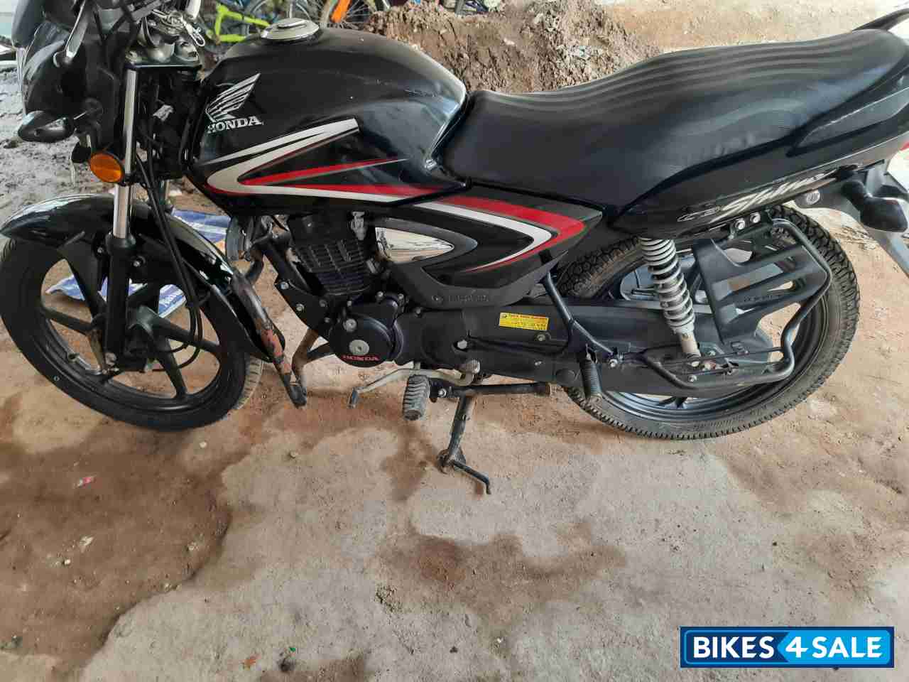 Black Honda CB Shine