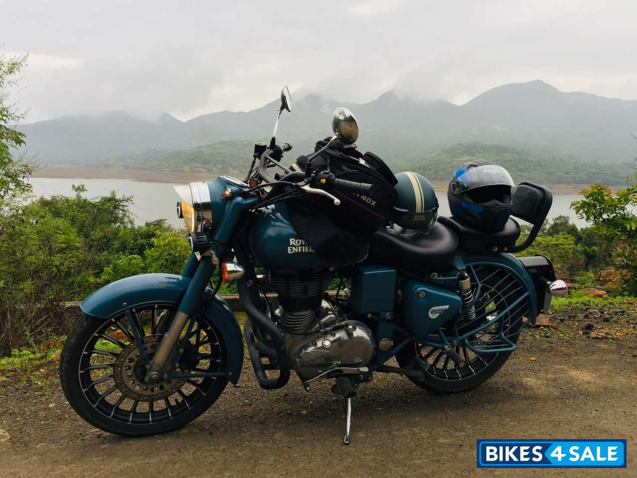 Royal Enfield Classic Squadron Blue Royal Enfield Classic Squadron Blue