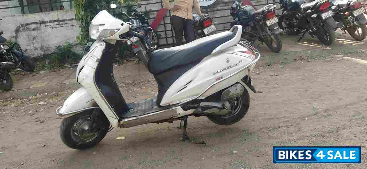 White Honda Activa 3G
