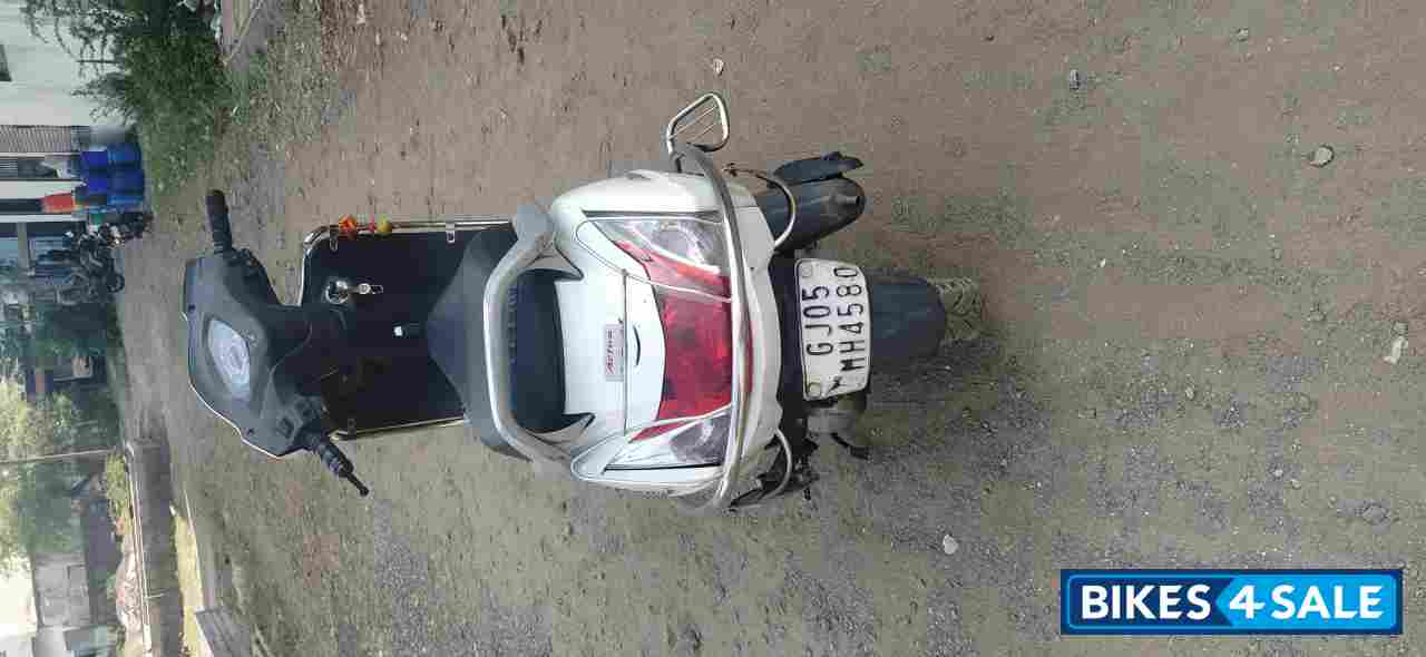 White Honda Activa 3G