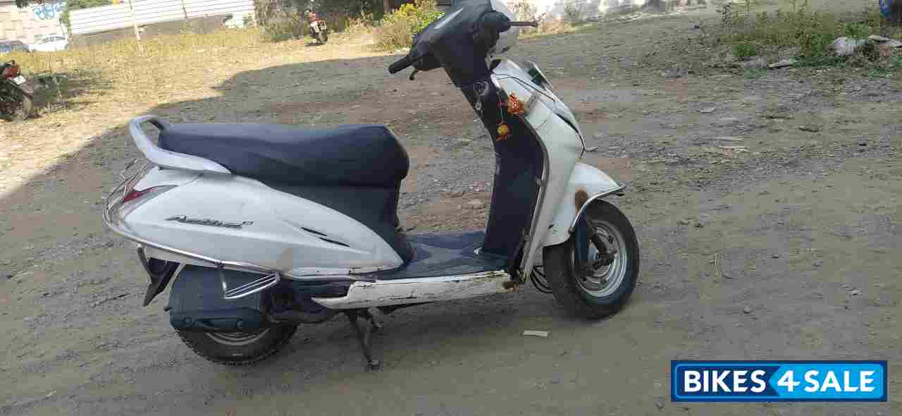 White Honda Activa 3G
