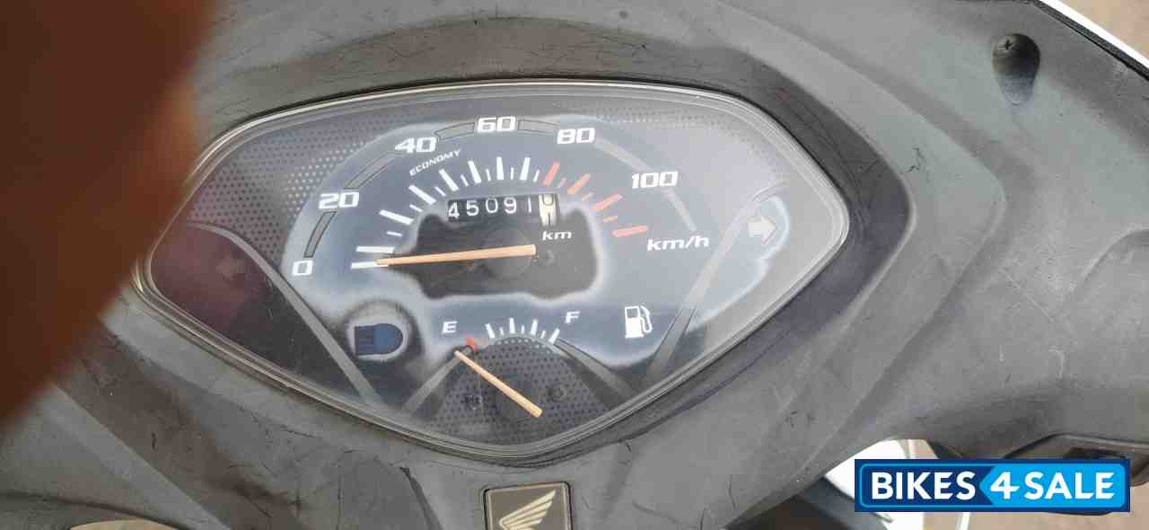 White Honda Activa 3G