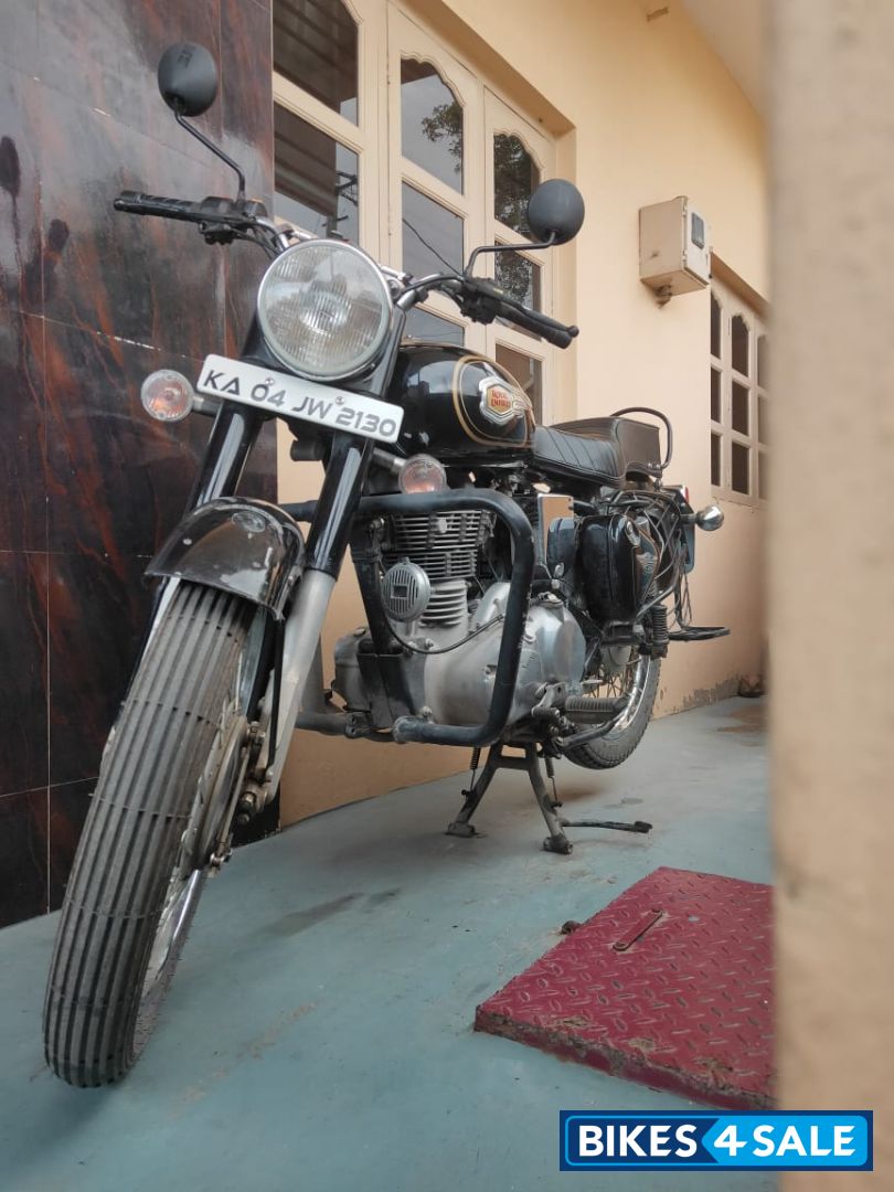 Black Royal Enfield Bullet Standard 350