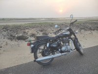 Black Royal Enfield Bullet Standard 350