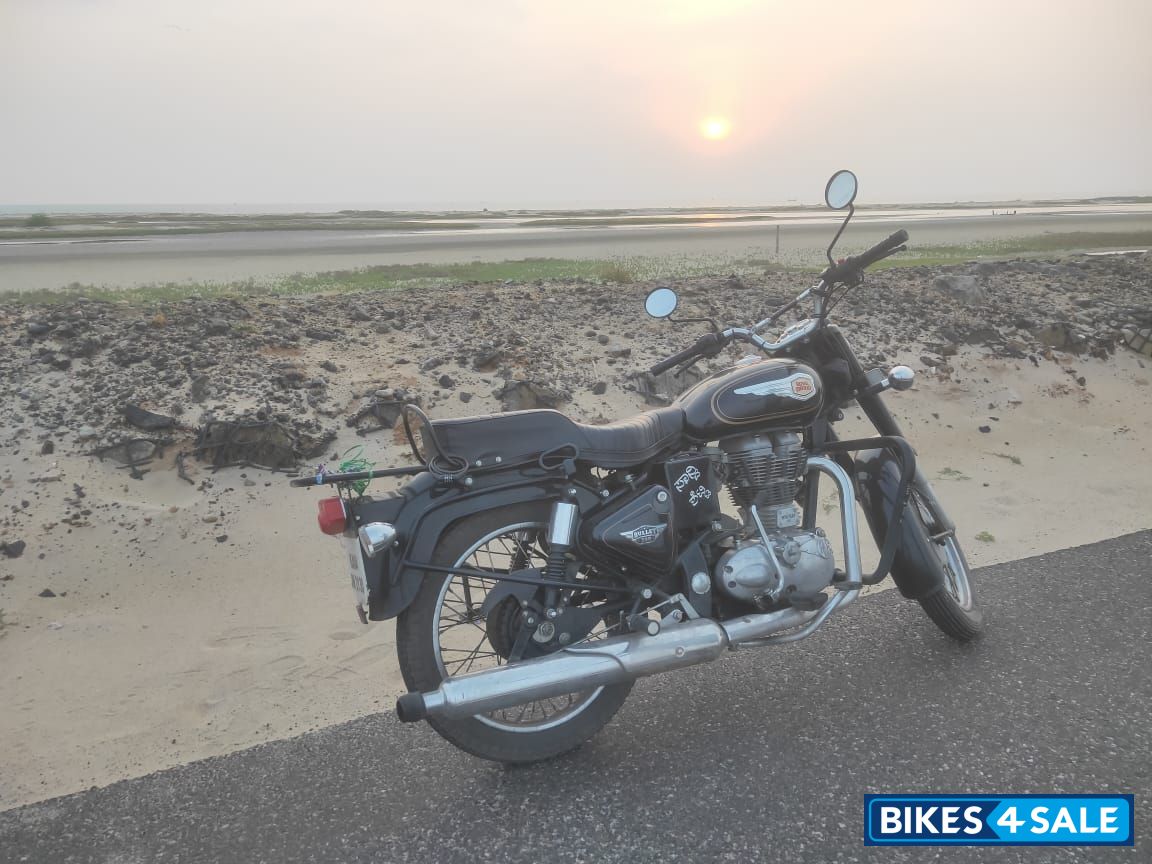 Black Royal Enfield Bullet Standard 350 Black Royal Enfield Bullet Standard 350